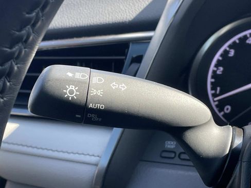 Used 2021 Toyota Camry SE w/ Convenience Package image 25