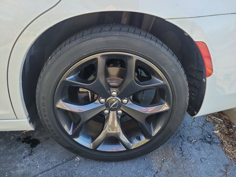 Used 2020 Chrysler 300 Touring L w/ Quick Order Package 2EF image 8