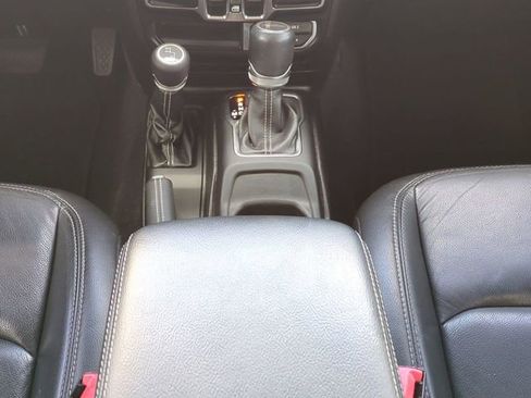 Used 2020 Jeep Gladiator Overland image 19