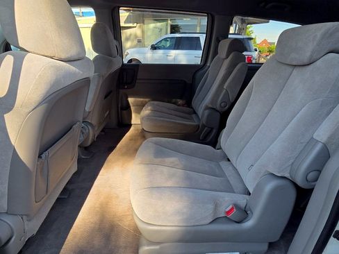 Used 2006 Kia Sedona LX FWD image 16