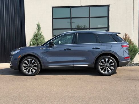 Used 2022 Lincoln Corsair Reserve w/ Equipment Group 201A AWD/4WD image 2