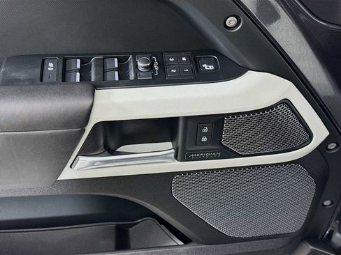Certified 2022 Land Rover Defender 110 X-Dynamic HSE AWD/4WD image 17