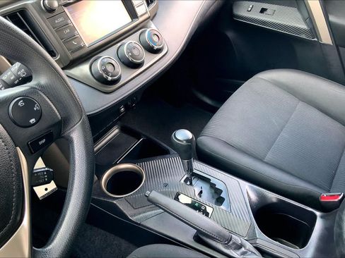 Used 2014 Toyota RAV4 LE FWD image 16