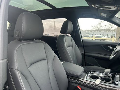 Certified 2025 Audi Q7 Premium Plus image 30