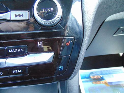 Used 2021 Ford Explorer Limited image 33