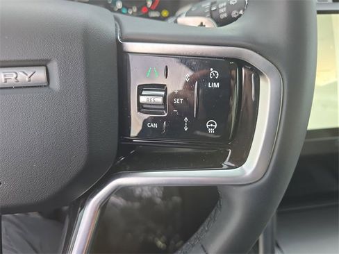Used 2025 Land Rover Discovery Sport S image 17