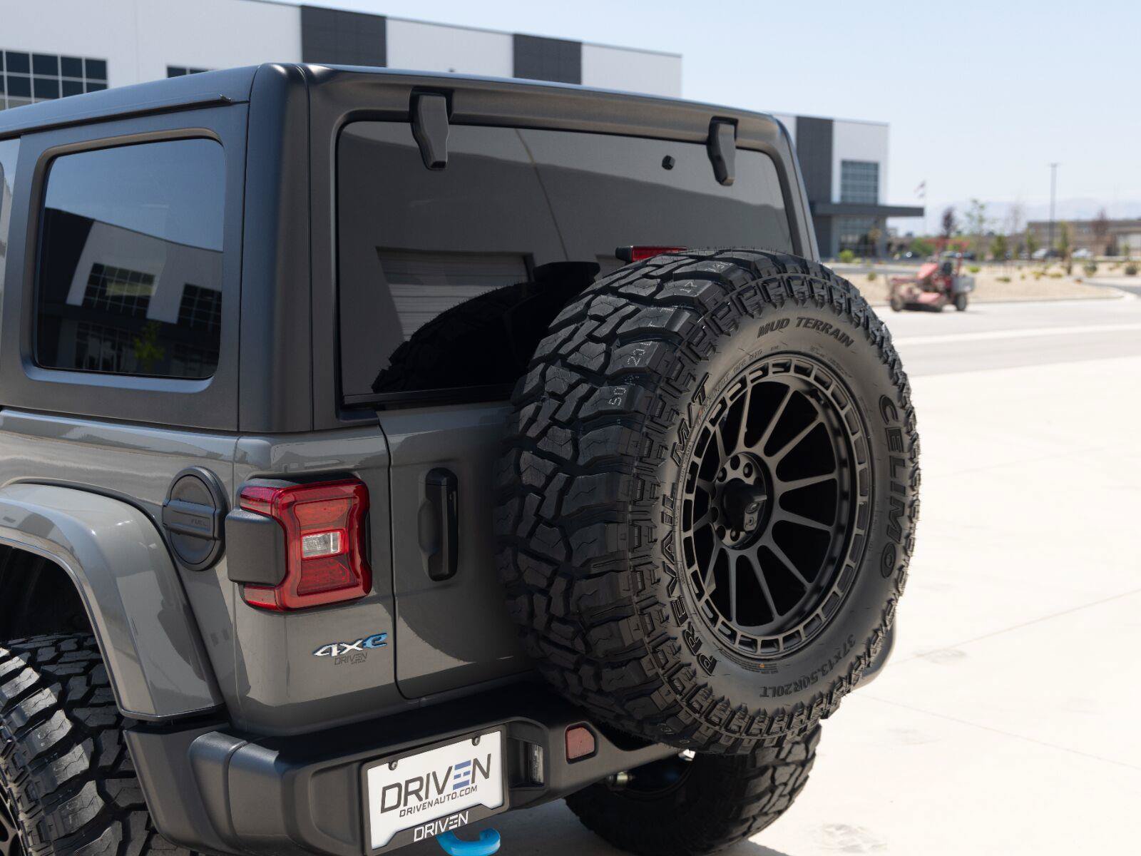Used 2023 Jeep Wrangler Unlimited Sahara AWD/4WD image 12