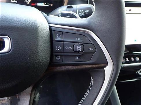 New 2026 Jeep Grand Cherokee Limited AWD/4WD image 18