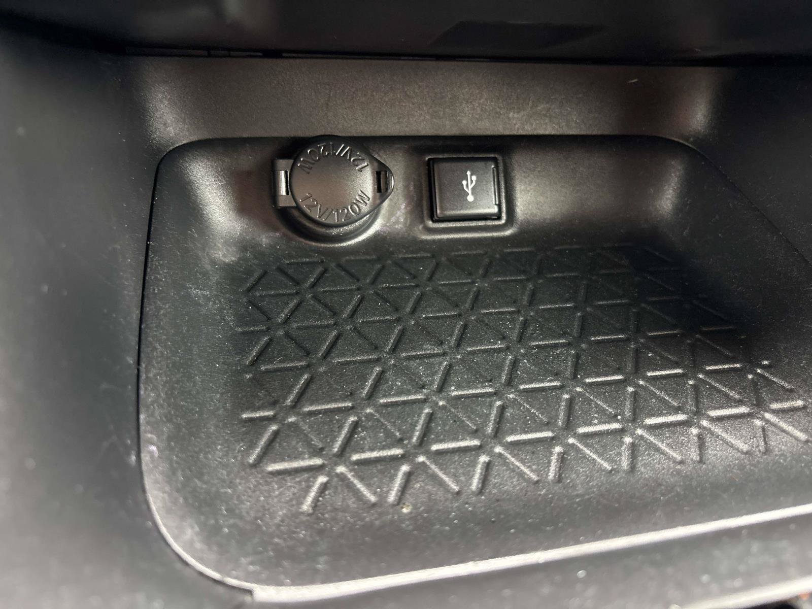 Used 2021 Toyota RAV4 LE AWD/4WD image 20
