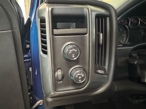 Used 2017 Chevrolet Silverado 1500 LT w/ All Star Edition AWD/4WD image 18