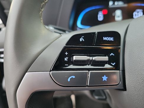 Certified 2025 Hyundai Elantra Sport image 5