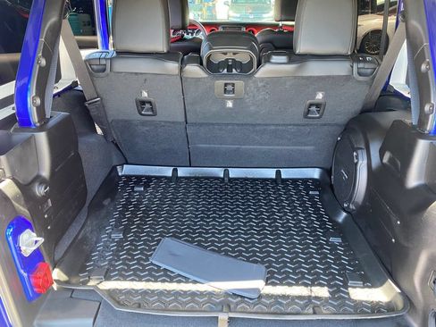 Used 2019 Jeep Wrangler Unlimited Rubicon AWD/4WD image 11