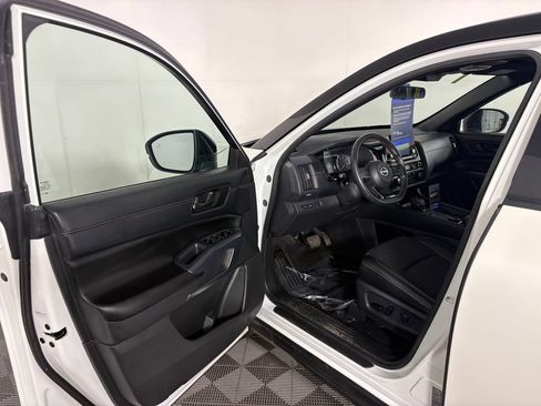 Used 2024 Nissan Pathfinder Rock Creek AWD/4WD image 11