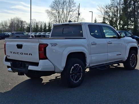 Used 2024 Toyota Tacoma TRD Sport image 4