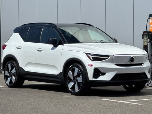 Used 2023 Volvo XC40 Recharge Ultimate w/ Protection Package Premier AWD/4WD image 7