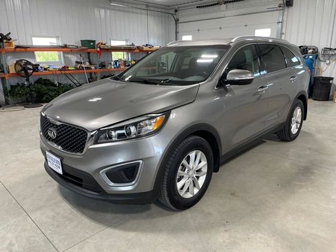 Used 2017 Kia Sorento FWD w/ LX Convenience Package image 3
