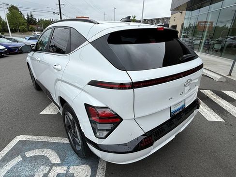 Certified 2025 Hyundai Kona Limited FWD image 3