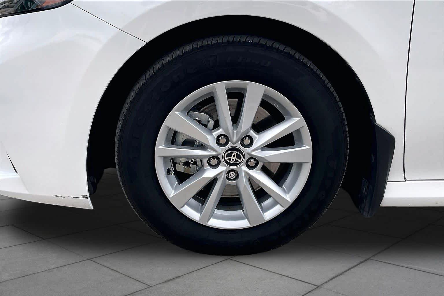 Used 2026 Toyota Camry LE w/ Convenience Package FWD image 11