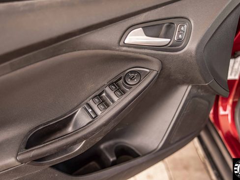 Used 2017 Ford Focus SE image 30