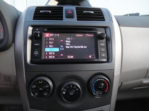 Used 2013 Toyota Corolla LE image 15