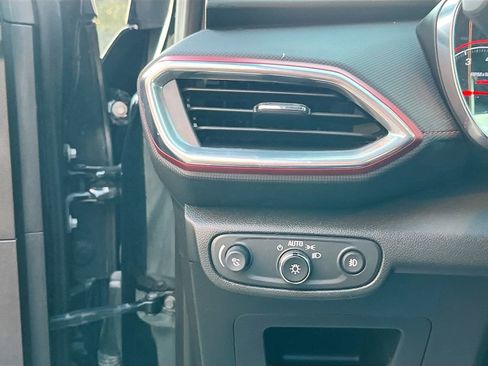 Used 2023 Chevrolet TrailBlazer RS w/ Sun and Liftgate Package FWD image 10