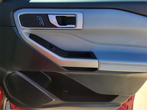 Used 2023 Ford Explorer XLT w/ Equipment Group 202A image 7