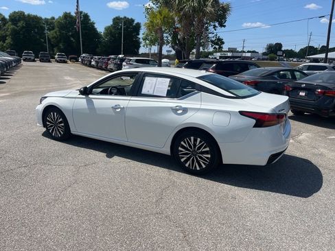Used 2024 Nissan Altima 2.5 SV FWD image 4