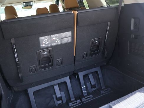 Certified 2022 Kia Carnival EX FWD image 8