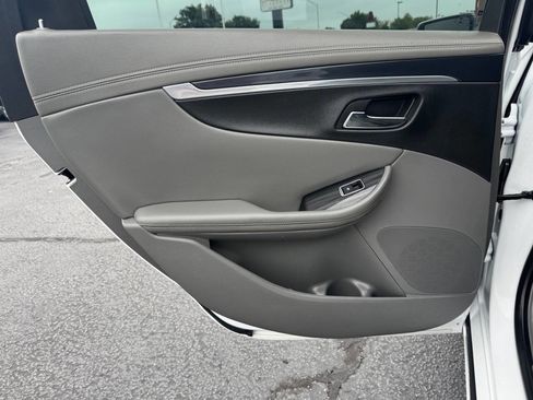 Used 2018 Chevrolet Impala LT FWD image 17