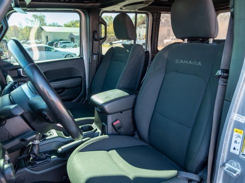 Used 2018 Jeep Wrangler Unlimited Sahara image 6