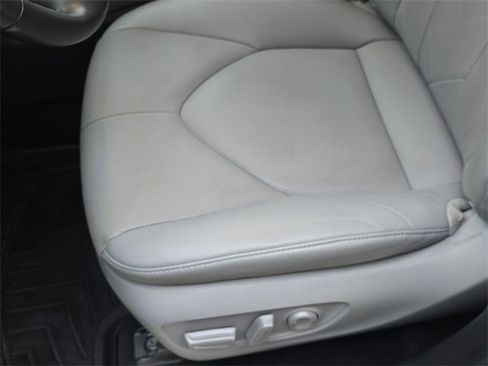 Used 2022 Toyota Highlander Platinum image 32