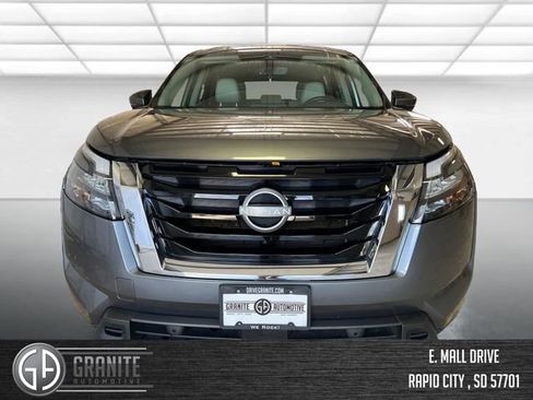 Used 2025 Nissan Pathfinder SL FWD image 8