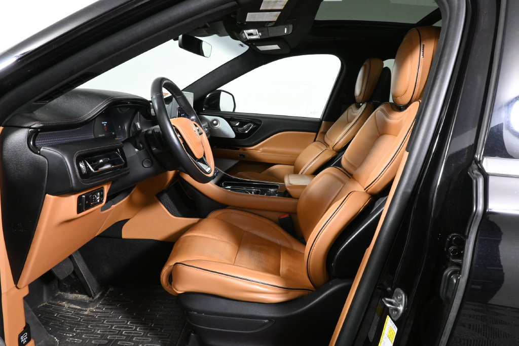 Used 2023 Lincoln Aviator Black Label w/ Dynamic Handling Package AWD/4WD image 3