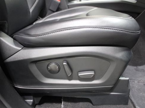 Used 2023 Ford Explorer XLT w/ Equipment Group 202A image 28