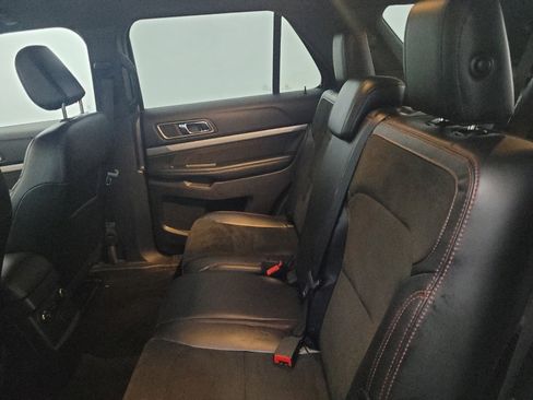 Used 2018 Ford Explorer XLT w/ Equipment Group 202A AWD/4WD image 18