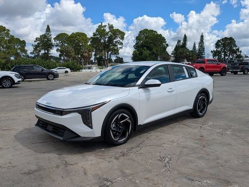 Certified 2025 Kia K4 EX FWD image 4