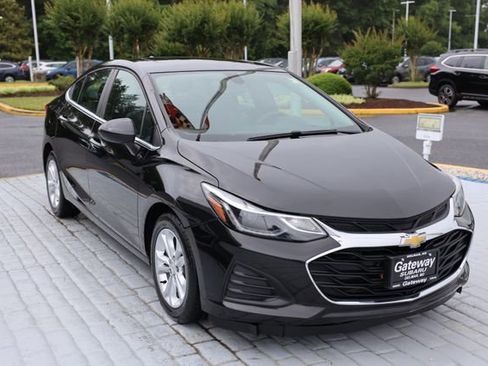 Used 2019 Chevrolet Cruze LT w/ Sun And Sound Package FWD image 7