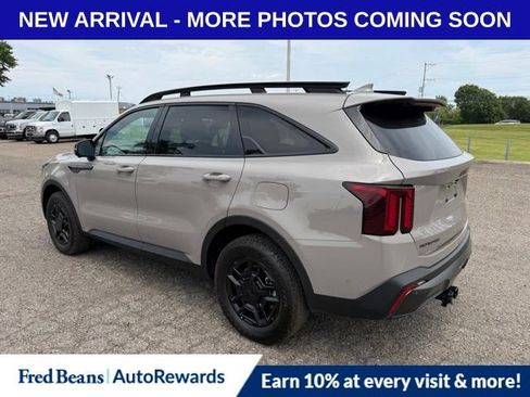 Used 2025 Kia Sorento SX Prestige w/ Olive Brown Leather Package AWD/4WD image 5