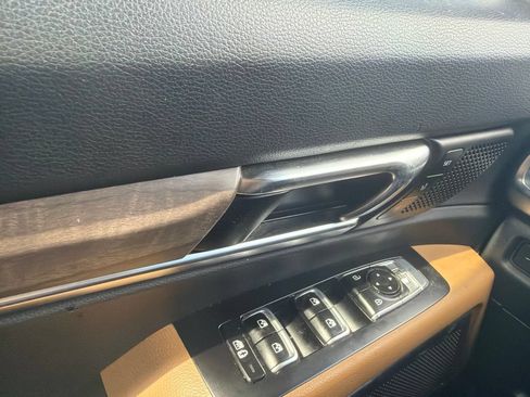 Used 2022 Kia Telluride SX w/ Towing Package FWD image 5