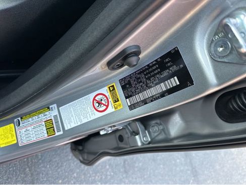 Used 2018 Toyota Highlander XLE FWD image 43
