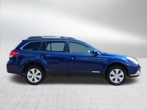 Used 2011 Subaru Outback 2.5i Premium w/ All-Weather Pkg AWD/4WD image 8