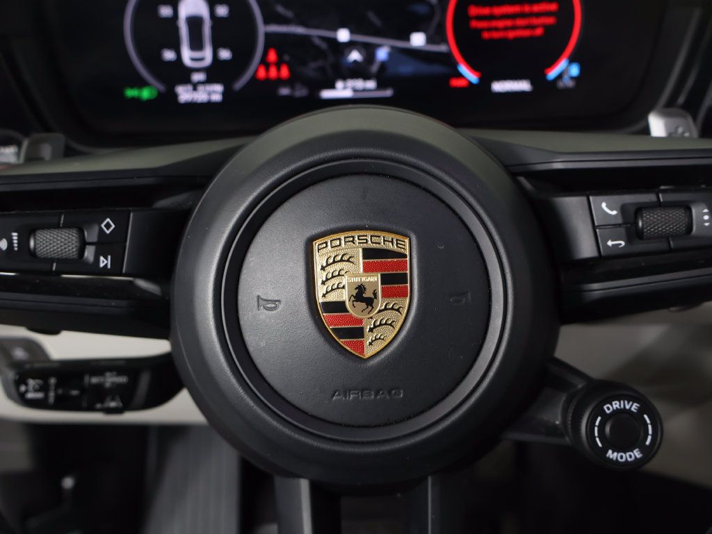 Certified 2024 Porsche Cayenne Coupe AWD/4WD image 22