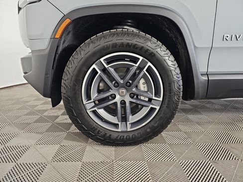 Used 2025 Rivian R1T Adventure image 9