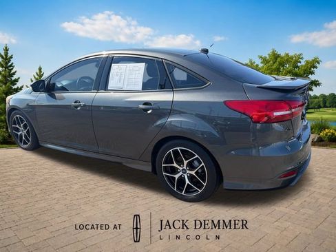 Used 2016 Ford Focus SE w/ SE Sport Package FWD image 5