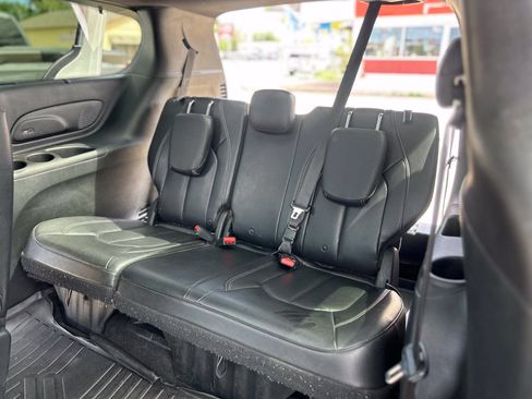 Used 2018 Chrysler Pacifica Touring-L Plus FWD image 26