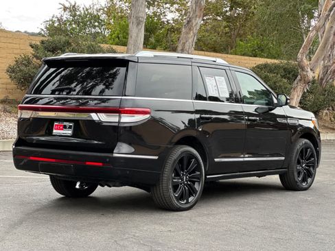 Used 2022 Lincoln Navigator Reserve AWD/4WD image 2