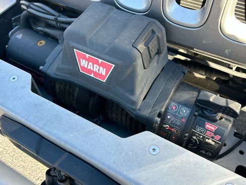 Used 2016 Jeep Wrangler Unlimited Sahara w/ Connectivity Group image 31