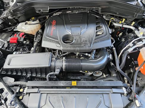 Used 2022 Alfa Romeo Stelvio Sprint image 10