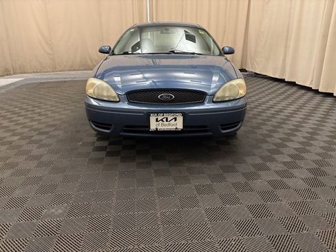 Used 2004 Ford Taurus SE image 2