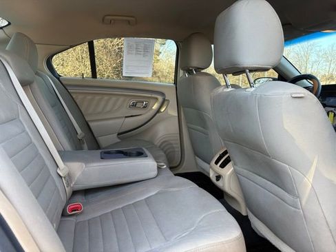 Used 2016 Ford Taurus SE image 17